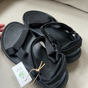 Teva hurricane sandal size 8